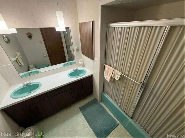 1802 N Elba Road, Oregon Township, MI 48446
