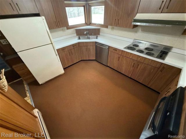 1802 N Elba Road, Oregon Township, MI 48446