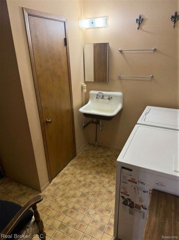 1802 N Elba Road, Oregon Township, MI 48446