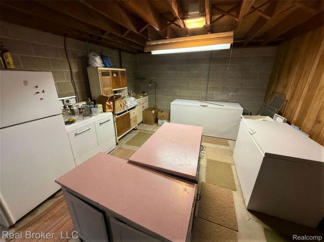 1802 N Elba Road, Oregon Township, MI 48446