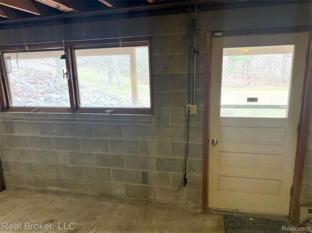 1802 N Elba Road, Oregon Township, MI 48446