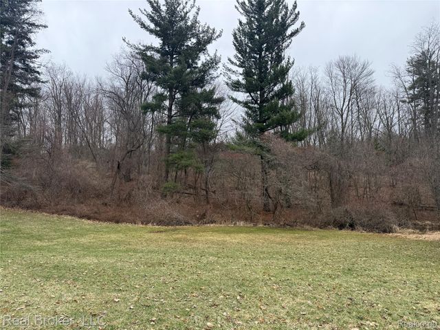 1802 N Elba Road, Oregon Township, MI 48446