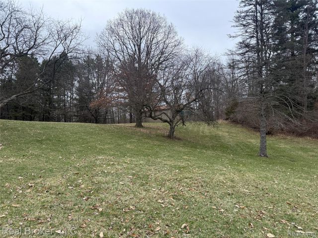 1802 N Elba Road, Oregon Township, MI 48446