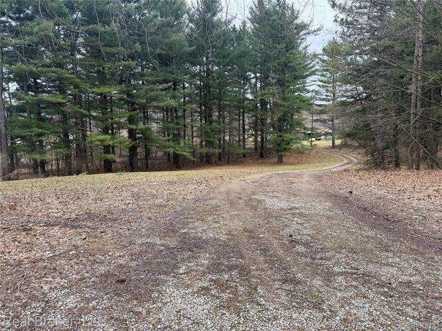 1802 N Elba Road, Oregon Township, MI 48446