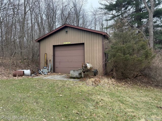 1802 N Elba Road, Oregon Township, MI 48446