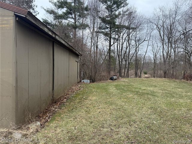 1802 N Elba Road, Oregon Township, MI 48446