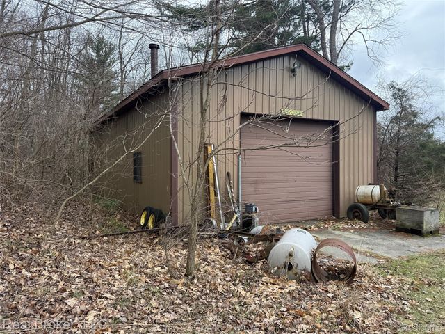 1802 N Elba Road, Oregon Township, MI 48446