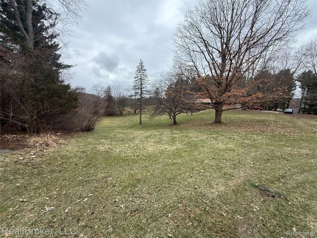 1802 N Elba Road, Oregon Township, MI 48446