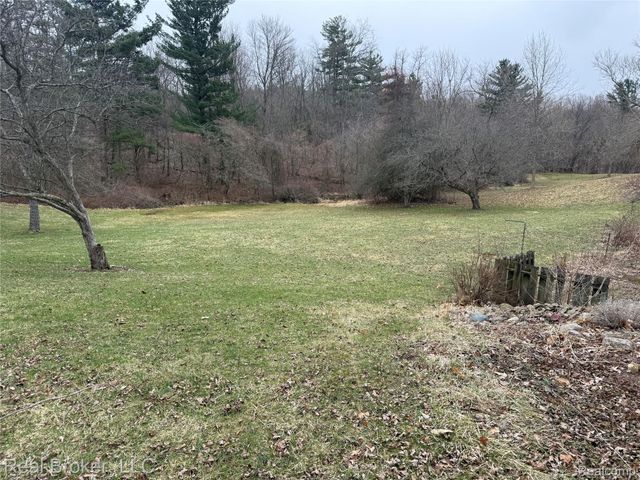 1802 N Elba Road, Oregon Township, MI 48446