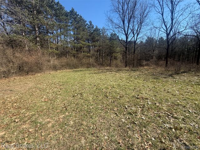 1802 N Elba Road, Oregon Township, MI 48446