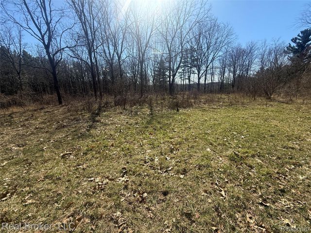 1802 N Elba Road, Oregon Township, MI 48446