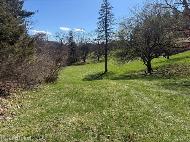 1802 N Elba Road, Oregon Township, MI 48446