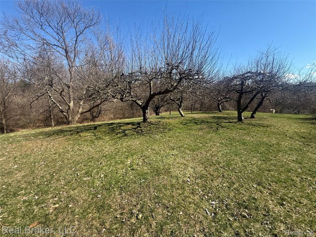 1802 N Elba Road, Oregon Township, MI 48446