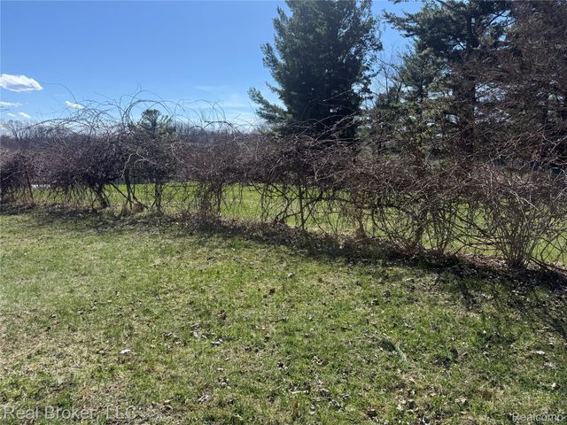 1802 N Elba Road, Oregon Township, MI 48446