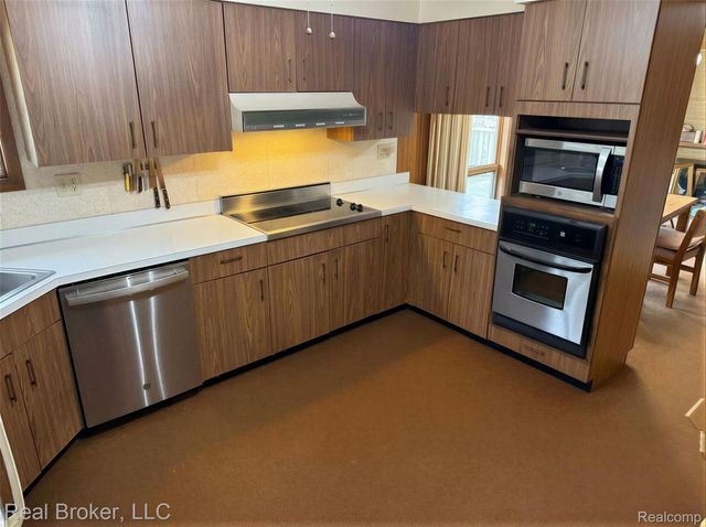 1802 N Elba Road, Oregon Township, MI 48446