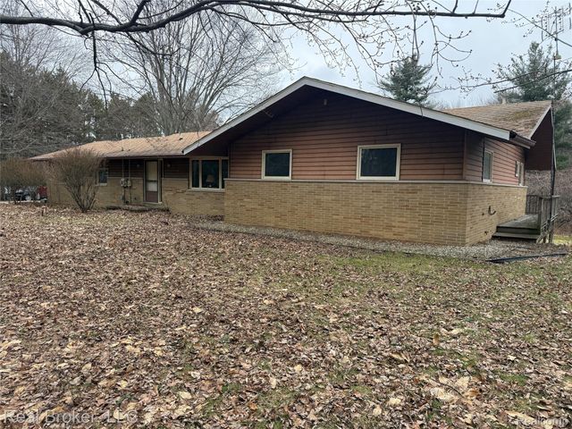 1802 N Elba Road, Oregon Township, MI 48446