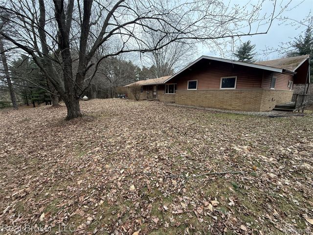 1802 N Elba Road, Oregon Township, MI 48446