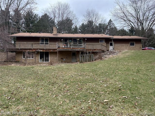 1802 N Elba Road, Oregon Township, MI 48446
