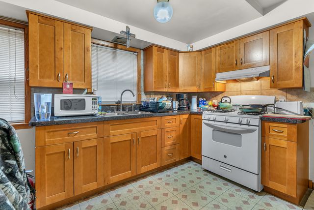 6048 W 79th Street, Burbank, IL 60459