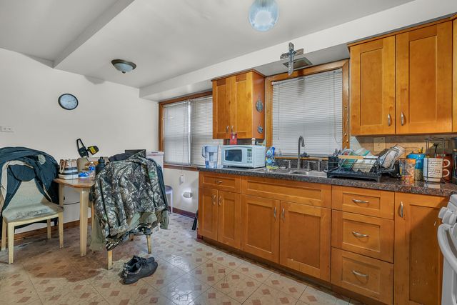 6048 W 79th Street, Burbank, IL 60459