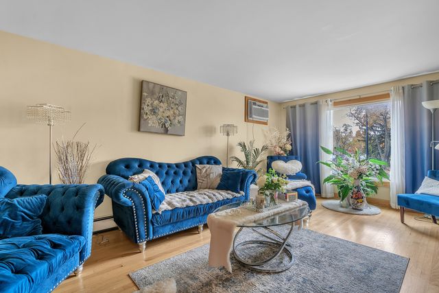 6048 W 79th Street, Burbank, IL 60459