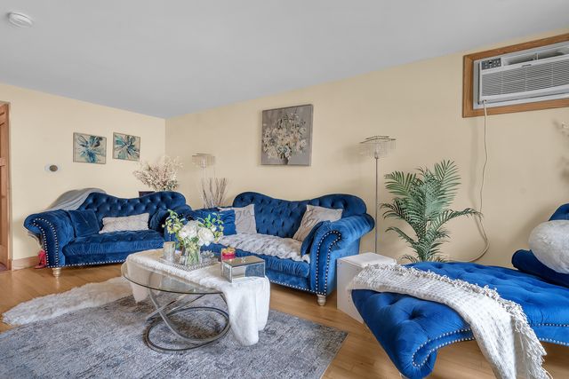 6048 W 79th Street, Burbank, IL 60459