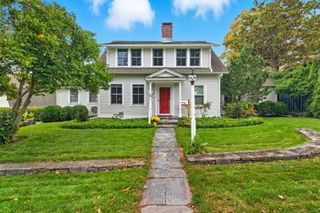18 Little Point Street, Essex, CT 06426
