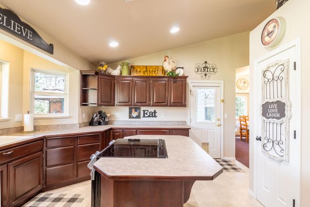 185 Starflower Way, Merlin, OR 97532