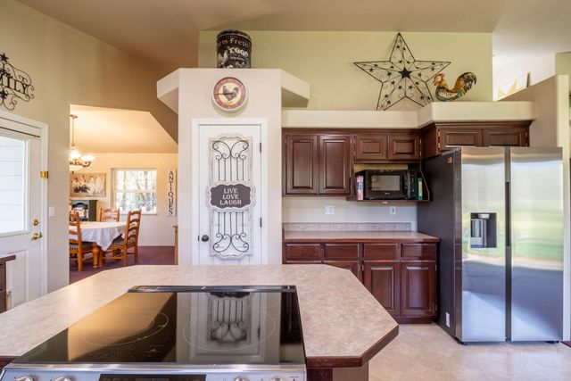 185 Starflower Way, Merlin, OR 97532