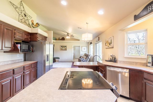 185 Starflower Way, Merlin, OR 97532