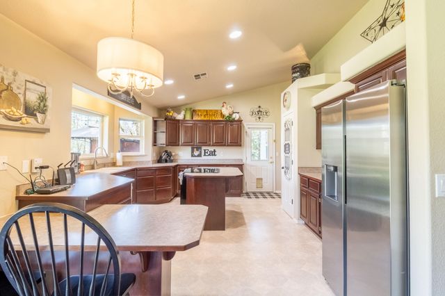 185 Starflower Way, Merlin, OR 97532