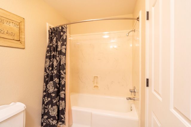 185 Starflower Way, Merlin, OR 97532