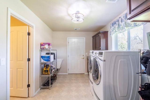 185 Starflower Way, Merlin, OR 97532