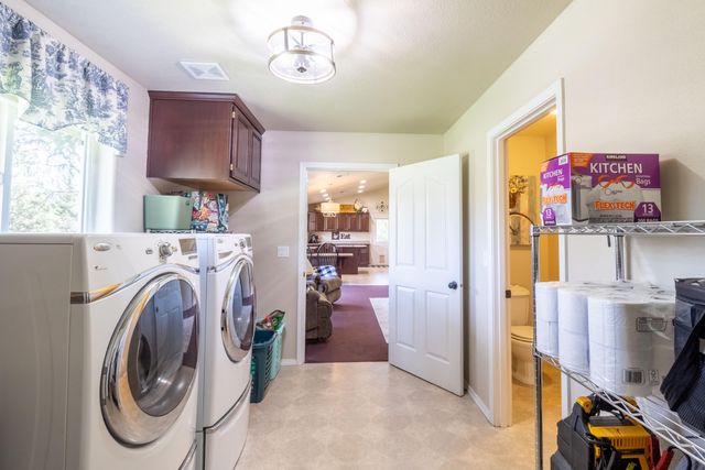 185 Starflower Way, Merlin, OR 97532