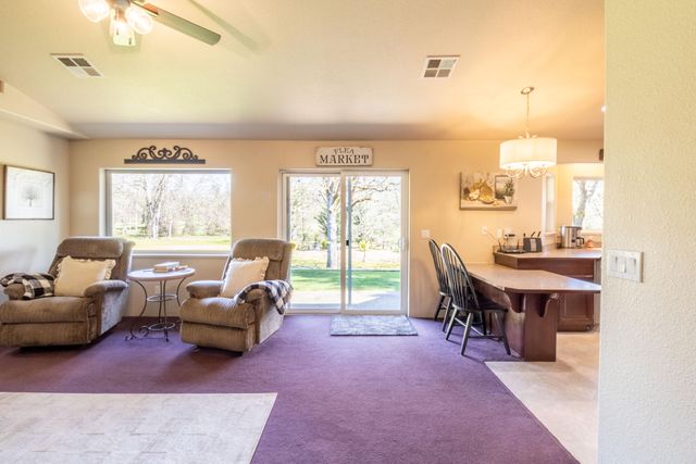 185 Starflower Way, Merlin, OR 97532