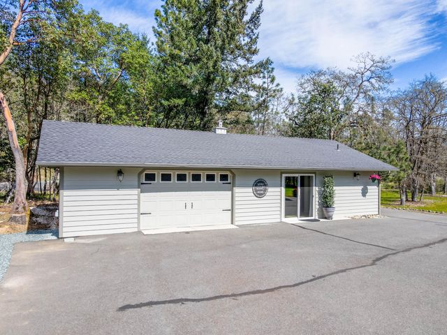 185 Starflower Way, Merlin, OR 97532