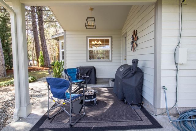 185 Starflower Way, Merlin, OR 97532