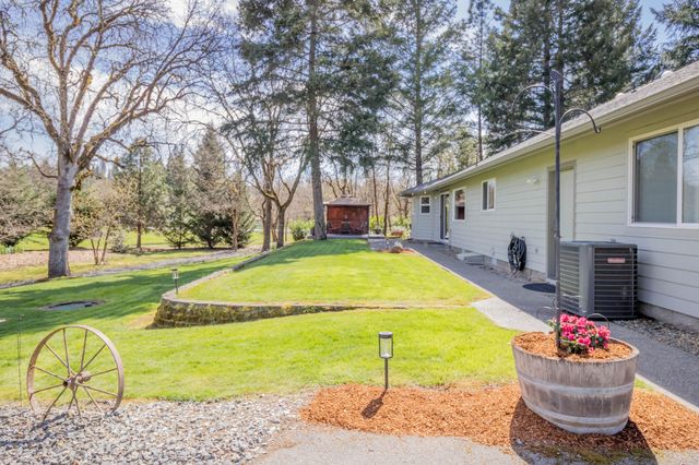 185 Starflower Way, Merlin, OR 97532