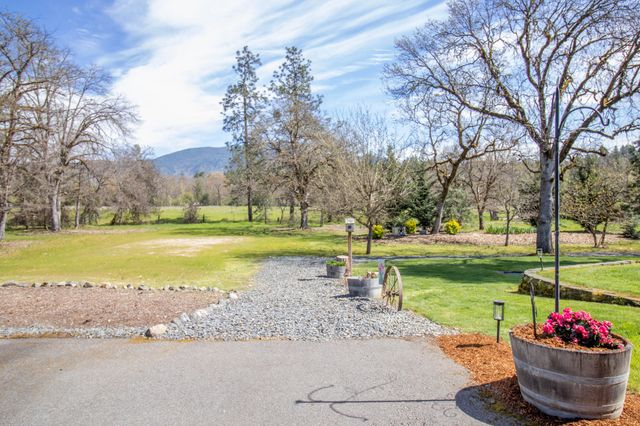 185 Starflower Way, Merlin, OR 97532