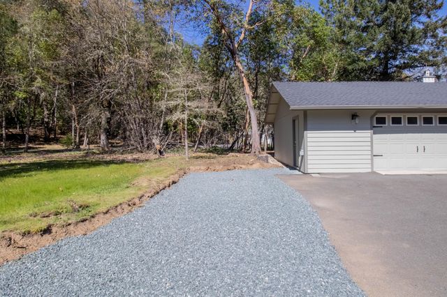 185 Starflower Way, Merlin, OR 97532