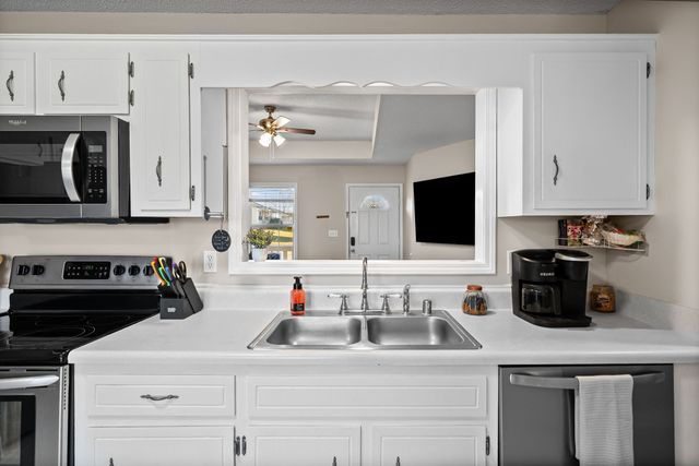 116 Sidney Ct, Oak Grove, KY 42262