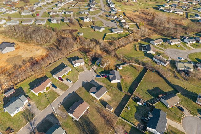 116 Sidney Ct, Oak Grove, KY 42262