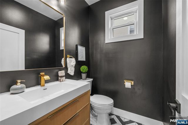 10 Marilyn Place, Clifton, NJ 07011