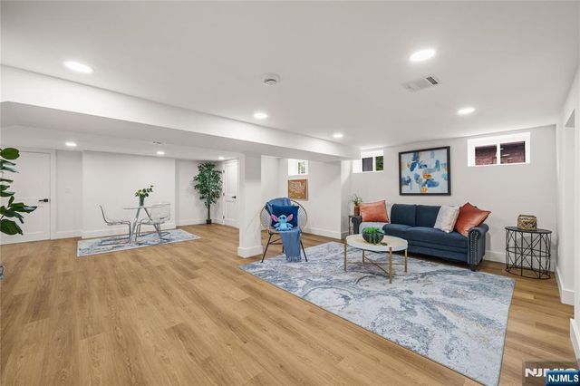 10 Marilyn Place, Clifton, NJ 07011