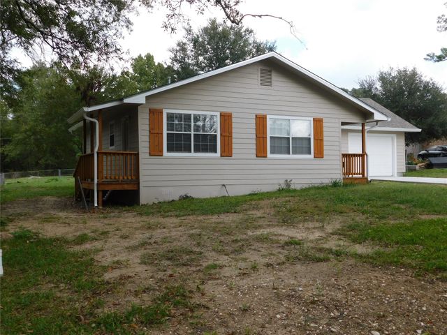 221 E Yell Street, Livingston, TX 77351