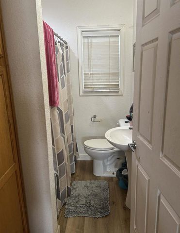 221 E Yell Street, Livingston, TX 77351