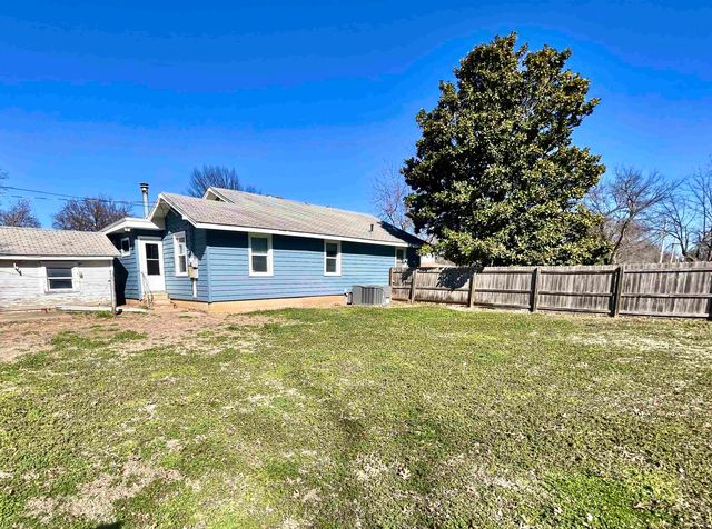 1811 Andrews, Winfield, KS 67156
