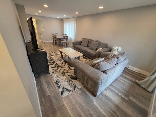 4305 Judd Avenue, Schiller Park, IL 60176