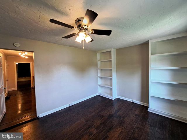 213 N MAIN ST, Jacobus, PA 17407