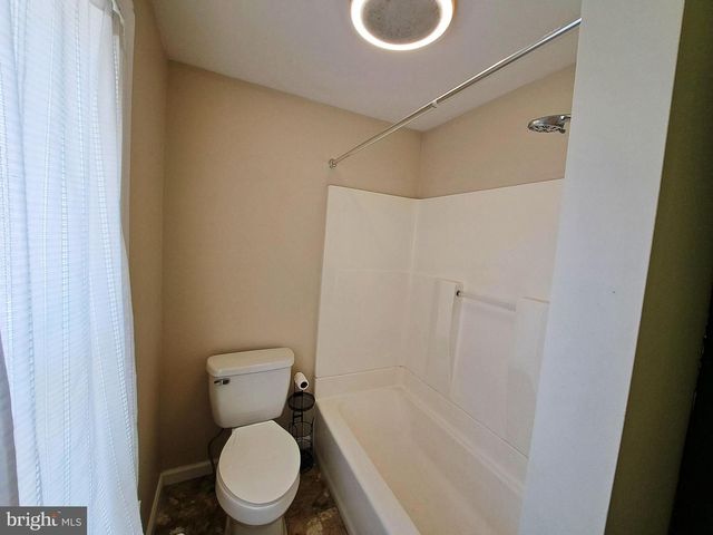 213 N MAIN ST, Jacobus, PA 17407
